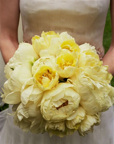 Fly Me to the Moon: Floral Inspiration: Pretty Peony Bouquets