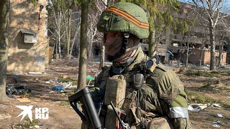 Rob Lee on Twitter: "Russian paratrooper at Hostomel airport with a Kord heavy machine gun. 3 ...