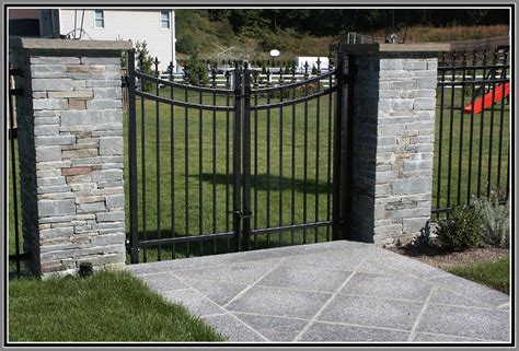 Fences and rails in the landscape — ARTISTIC OUTDOORS landscape and masonry