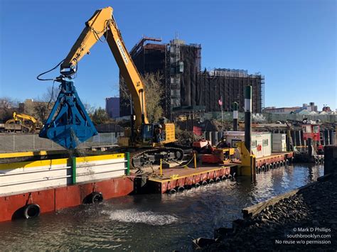 Oil, Tar and more surfaces in the Gowanus Canal