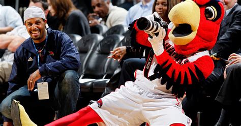 Atlanta Hawks Mascot 'Harry The Hawk' Gives Best Half Time Performance ...