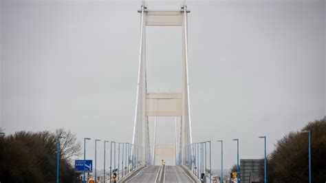 M48 Severn Bridge closed in both directions as strong winds sweep across Wales | ITV News Wales