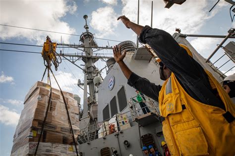 DVIDS - Images - USS Carney (DDG 64) Conducts RAS with USNS Laramie (T-AO 203) [Image 6 of 7]