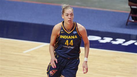 Connecticut Sun sign center Bernadett Határ to season contract