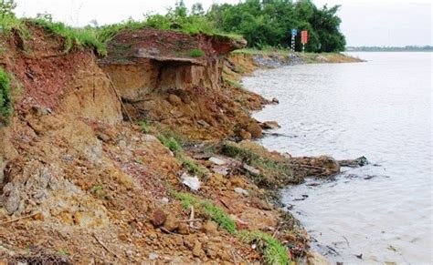 Riverbank erosion threatens lives in central region