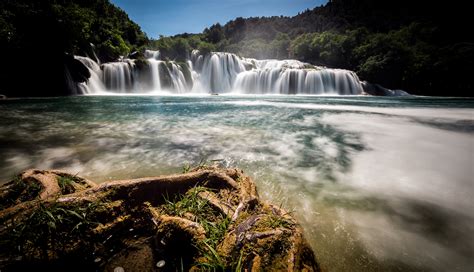 Krka Waterfalls, Croatia [2048x1177] /u/TrePismn : ImagesOfEarth