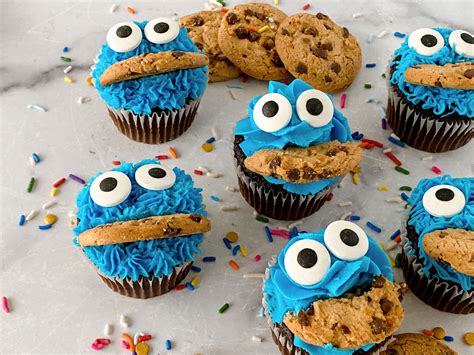 Cookie Monster Cupcakes - Sweet T Makes Three