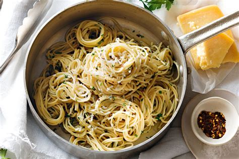 Top 93+ imagen garlic olive oil pasta sauce - abzlocal fi