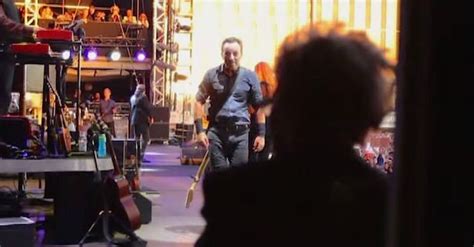 Bruce Springsteen Dances With His 90-Year-Old Mom At Concert