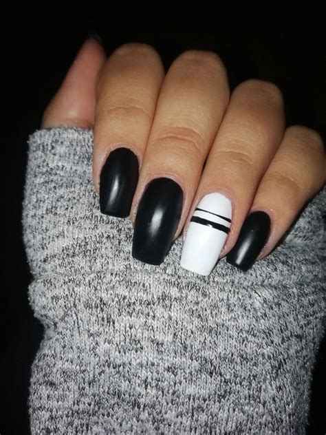 #nails #blacknails #black&white #darknails | Diseños de uñas blancas ...