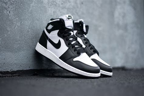 ᐅ Air Jordan 1 Retro High OG - "Black / White" - #SNKR