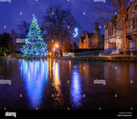 Bourton on the water christmas tree in the river Windrush before sunrise Stock Photo - Alamy