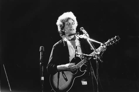 Bob Dylan Receives French Honor « VOA Music Blog