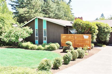 Mid-Century Modern Curb Appeal: 18 Ways to Transform Your Front Yard