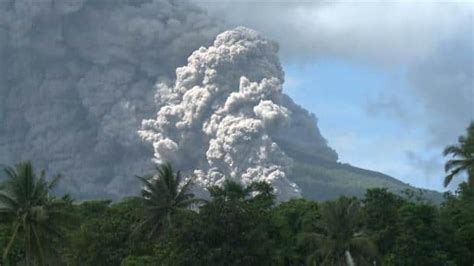 Philippines' Albay volcano may be on verge of massive eruption | CBC News