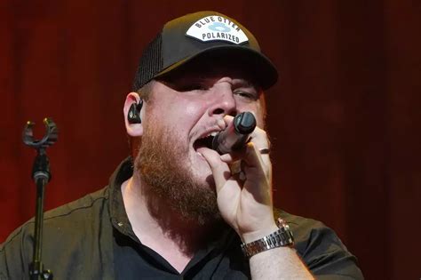 Here Are the Lyrics To Luke Combs, 'Ain't No Love In Oklahoma'