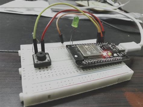 Push button with ESP32 - GPIO pins as digital input