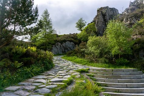 Glyder Fawr And Glyder Fach Circular Walk - 3 Easy Stages | AverageLives