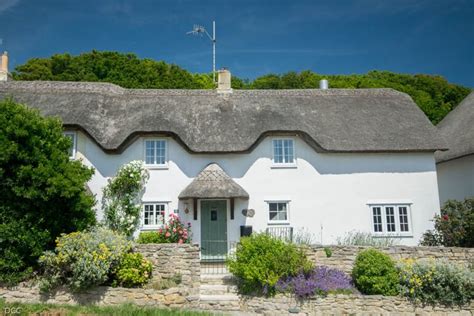 Dorset Thatched Holiday Cottage Sea Views