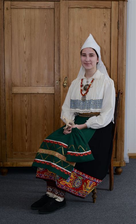 Eesti Rahvarõivad > Kuusalu naine | Folk clothing, Estonia women ...