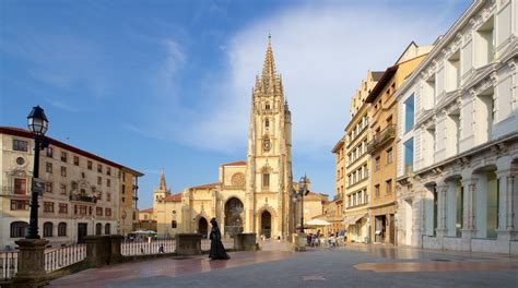 Oviedo Cathedral in Oviedo City Centre | Expedia