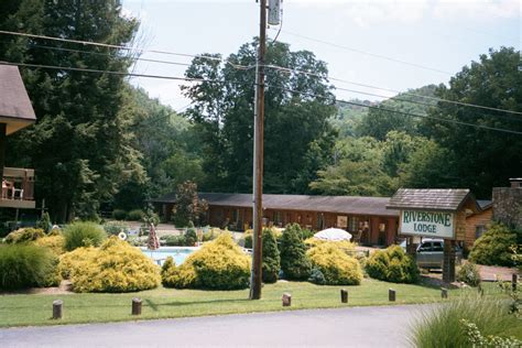 Riverstone Lodge - Townsend, TN Hotels & Lodging