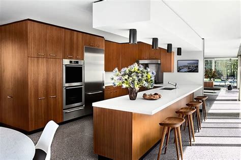 20 Beautiful Examples of a Mid Century Modern Kitchen