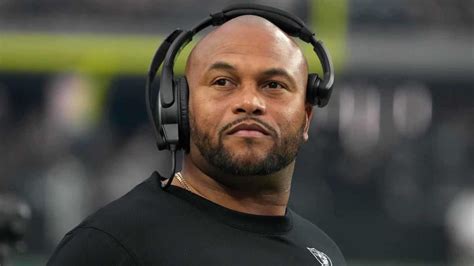 Who is Antonio Pierce? Raiders tab former NFL linebacker as Josh ...