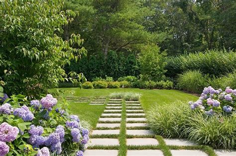 Farmhouse Landscaping Dos & Don’ts - Landscaping Network