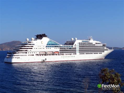 Photo of SEABOURN OVATION (IMO: 9764958, MMSI: 311000585, Callsign ...