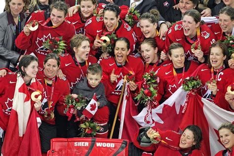 Olympic Women's Hockey Roster Takes Shape - Team Canada - Official Olympic Team Website