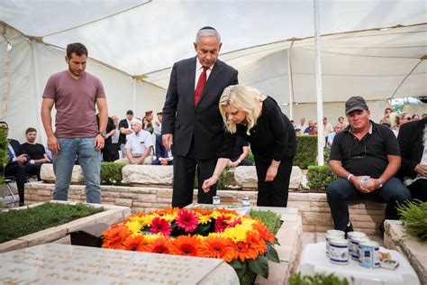 Video: Memorial Service Held For Lt. Col. Yonatan Netanyahu, Forty-Five ...