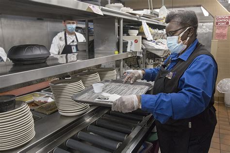 Food service workers keep staff and patients fed through pandemic ...