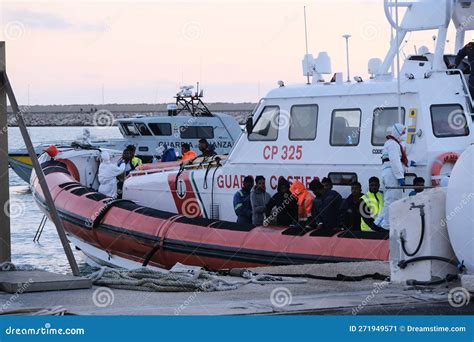 Migrants Survived To Shipwreck Off Libya Coast Land in Pozzallo ...