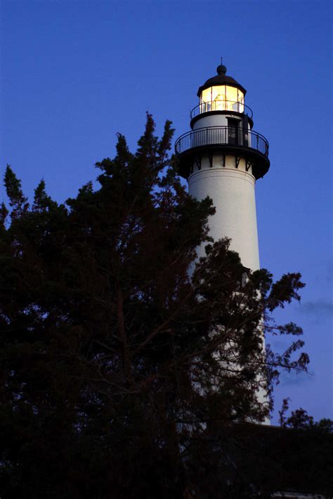 The Saint Simons Island lighthouse by hurricanescreamer on DeviantArt