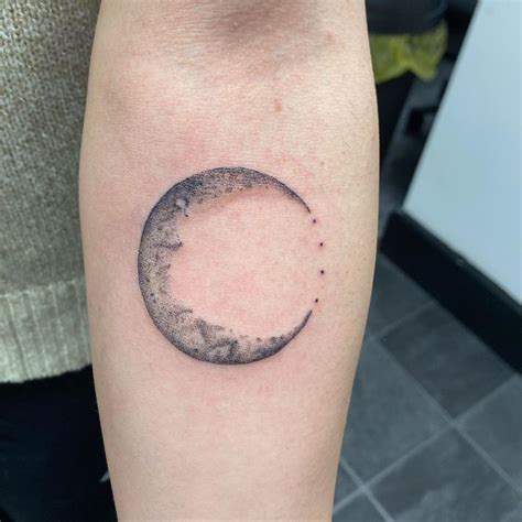 [UPDATED] 40 Symbolic Crescent Moon Tattoos