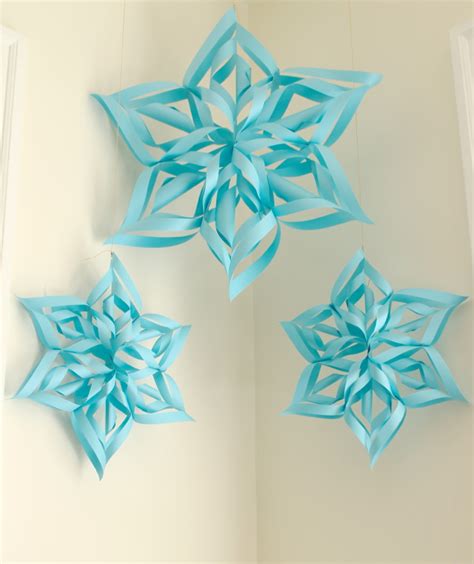 15 DIY Paper Snowflakes For Winter And Christmas Decor - Shelterness