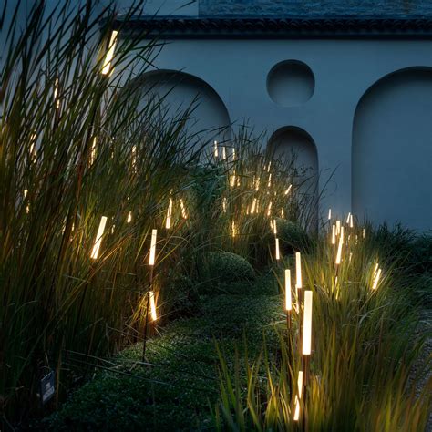 Syphasera LED Garden Light | Led garden lights, Outdoor garden lighting, Minimalist garden