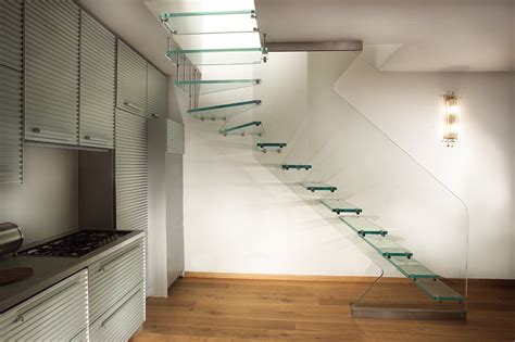 Escaleras de cristal para el interior de tu hogar - Noticias - Inmuebles24