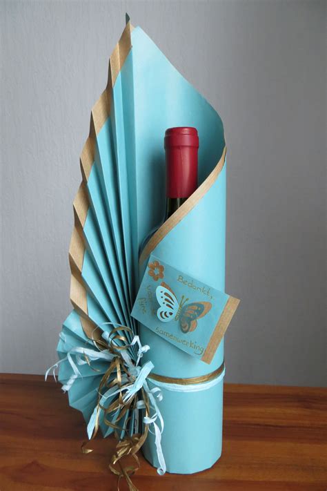 10 Strikingly Great Ideas That'll Help in Wrapping Wine Bottles | Bottle gift wrapping, Wrapped ...
