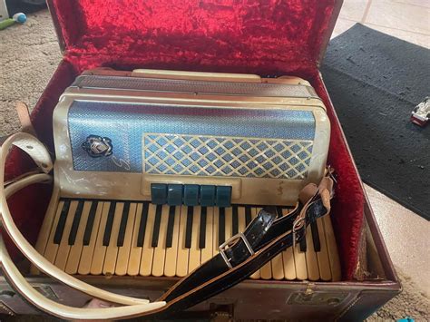 Help with identifying Scandalli accordion. : r/Accordion