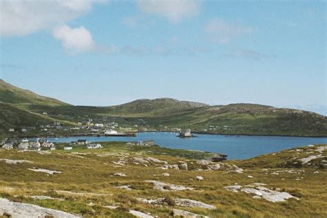 File:Isle of barra-castlebay.jpg - Wikipedia