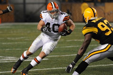 Former Browns RB Peyton Hillis in ICU after swimming accident - Dawgs ...