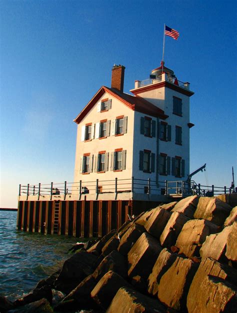 Lorain Lighthouse Lorain, Ohio | Great Lakes Boating