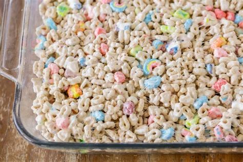 Lucky Charms Treats Recipe {Quick + Easy} | Lil' Luna