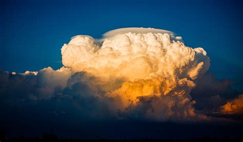 Cumulonimbus Cloud heading to eastern Colorado tonight : r/pics