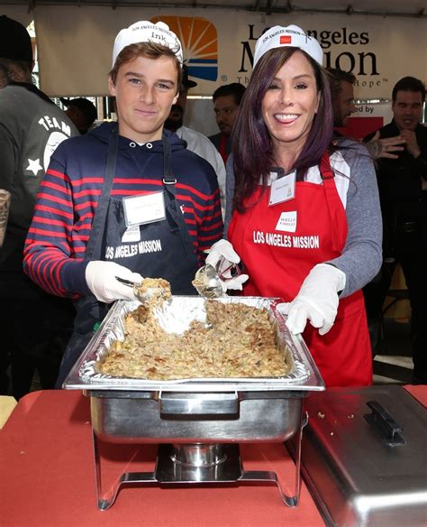 Cooper Endicott Picture 4 - 2015 Los Angeles Mission Thanksgiving Meal ...