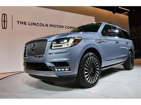 2023 Lincoln Navigator Pictures: | U.S. News