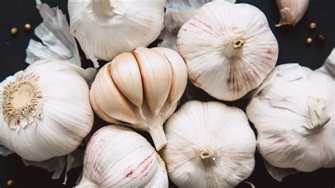 The Absolute Best Ways To Keep Garlic Fresh