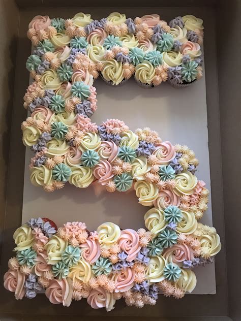Cupcake cake 5 pastel colours | Cupcake arrangements, Birthday cupcakes, Pull apart cupcake cake